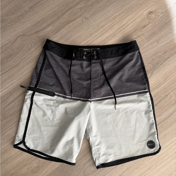 O’Neill Hyperfreak Trvlr Series Men's Black and Gray Swim Shorts Size 31